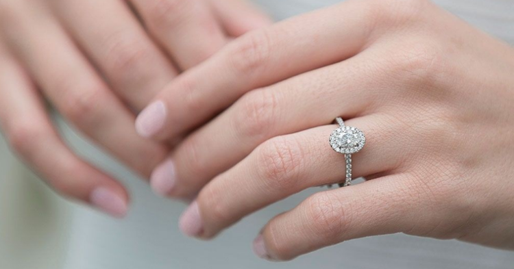 Peralatan yang Perlu Disiapkan untuk Mengukur Size Cincin Wanita