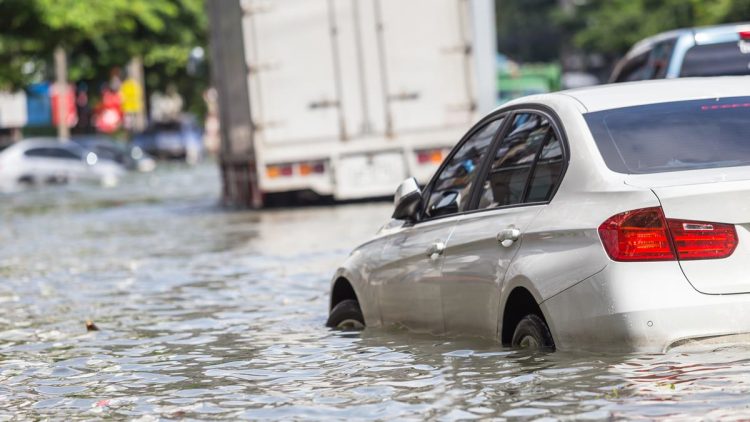 mobil bekas banjir