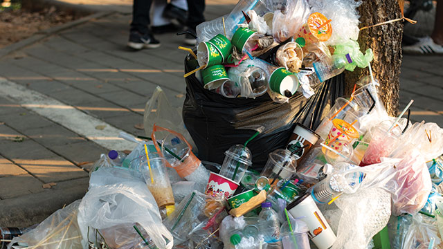 sampah plastik sekali pakai